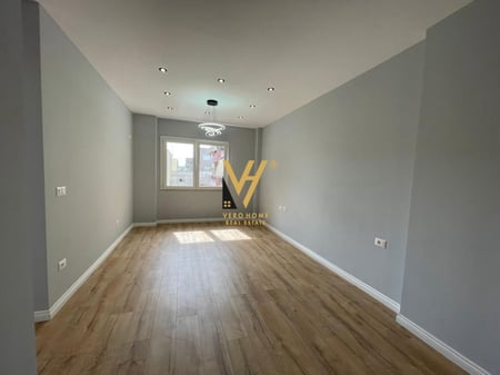 VENDESI APPARTAMENTO 1+1 A 5 MAJI 118.000 EURO