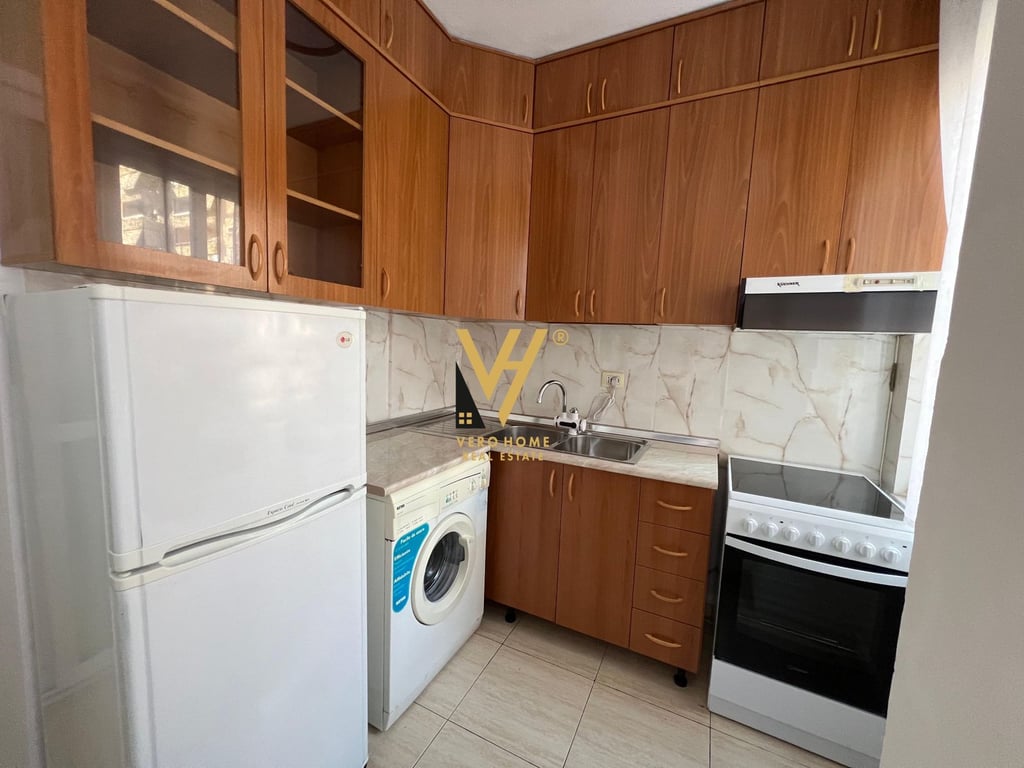 JEPET APARTAMENT 1+1 ME QERA TE KOMUNA E PARISIT 660 EURO