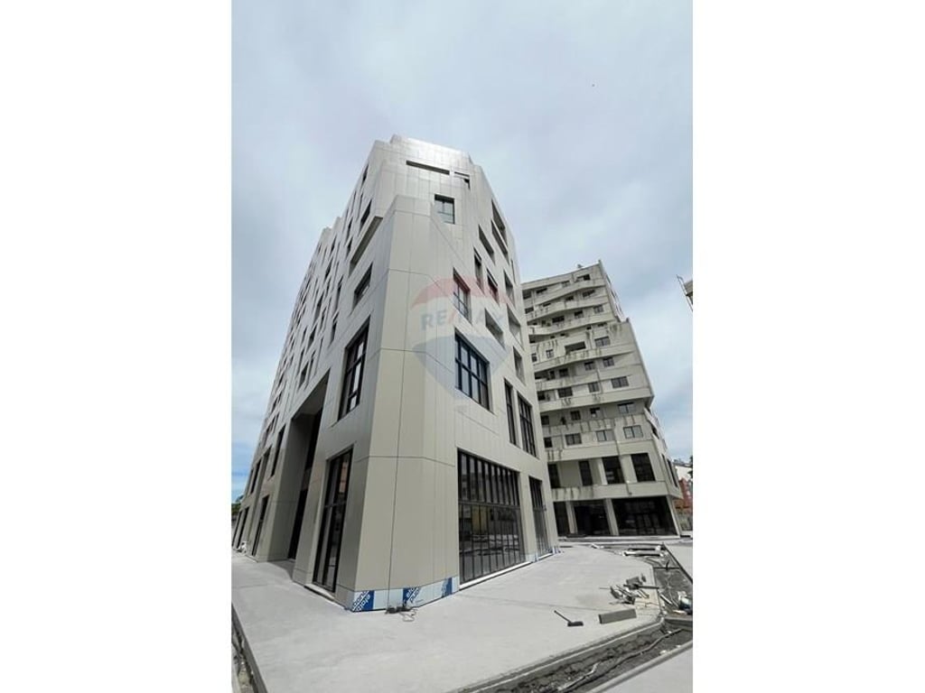 2+1+2 apartment for sale on Gjergj Fishta Boulevard!