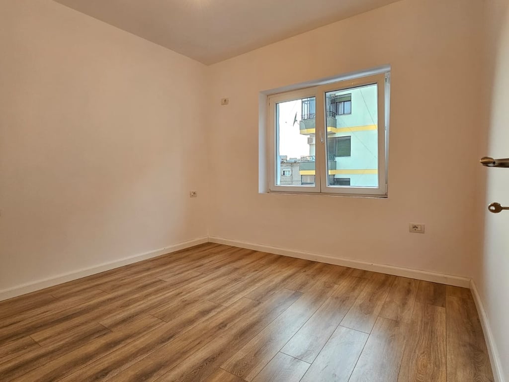 Shitet apartament 1+ 1 106.000 euro Mozaiku, Rr Naim Frasheri 