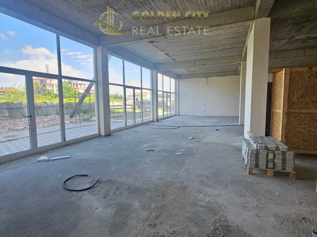 Jepen me qira ambiente biznesi në zonën Spitalle – 600 m² &amp; 240 m²