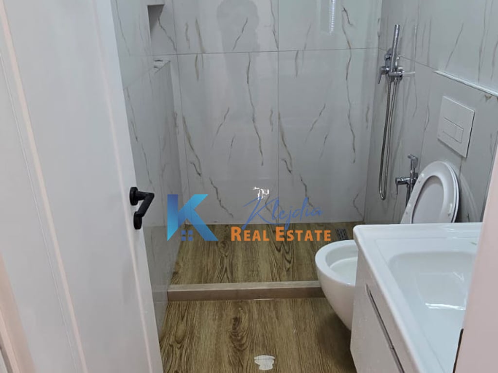 2+1 per SHITJE te Rruga e Kavajes, afer Poliklinikes nr.9