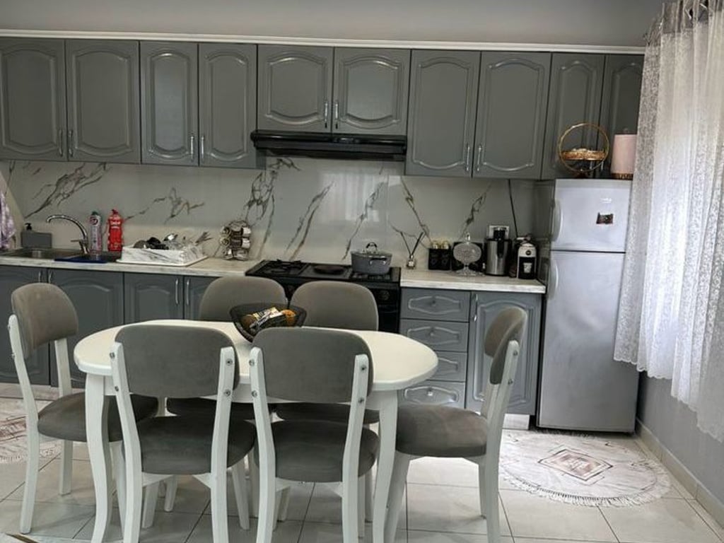 Private house for sale 1+1, former Shqiponja square.