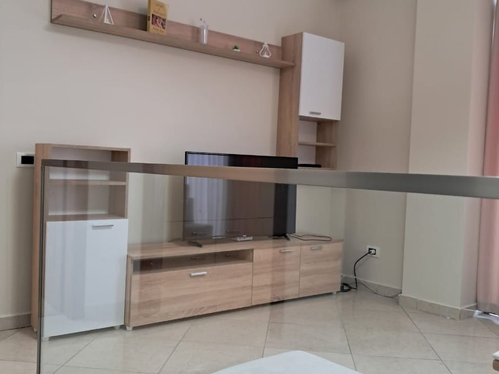 APARTAMENT ME QERA 2+1 NE SAUK 