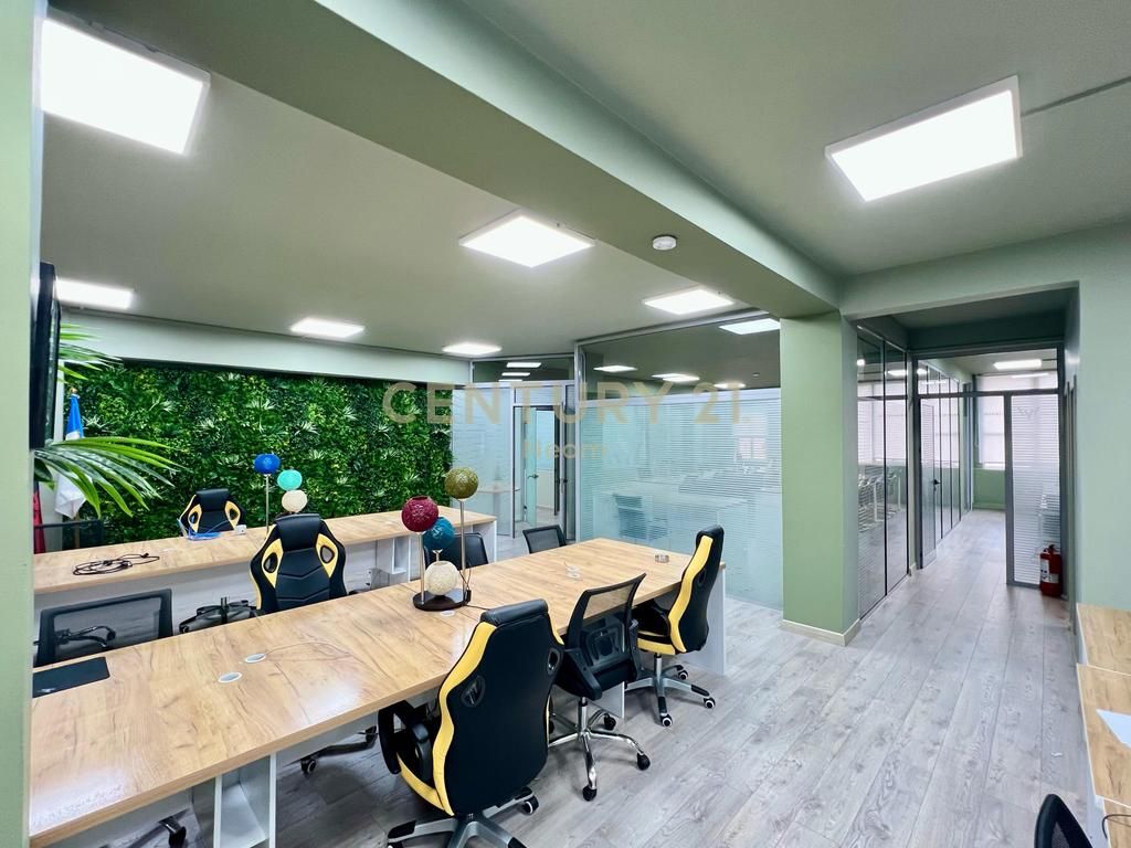 🏙️ Ambient Zyrash me Qira në Bllok – 300 m² Modernitet dhe Komoditet