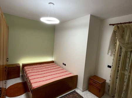 Jepet me Qera  Super Apartament 1+1 i mobiluar tek Komuna Parisit.