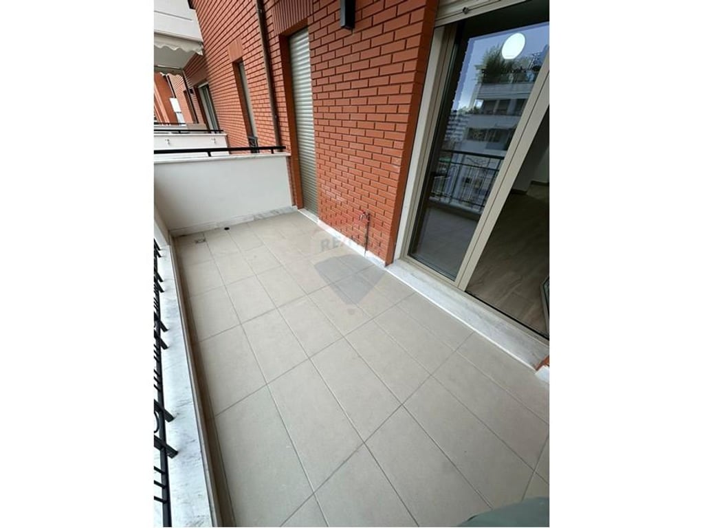 Apartament + parkim - Për Qira - Kompleksi Delijorgji