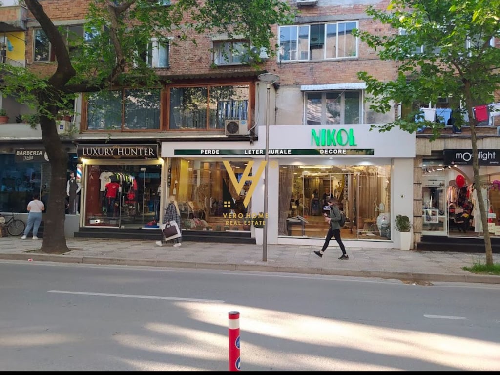 STORE FOR RENT 20 M2 IN MYSLYM SHYR 1,000 EURO