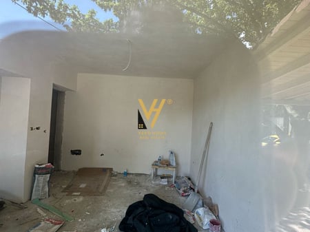 DYQAN 55M2 ME QERA NE SHKOZE 700 EURO