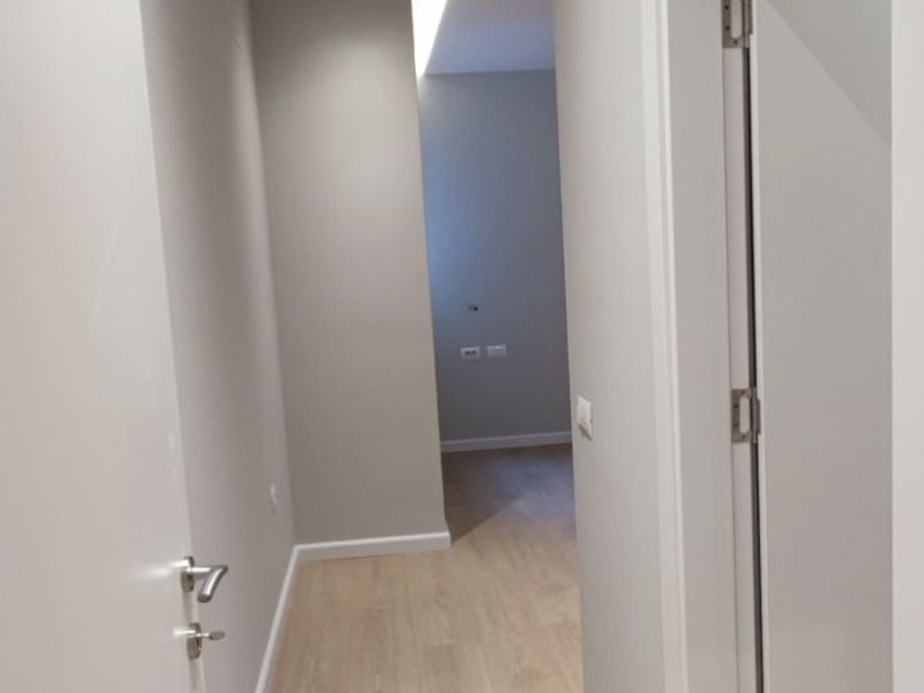 🏢 *Zyrë me Qira – Komuna e Parisit*