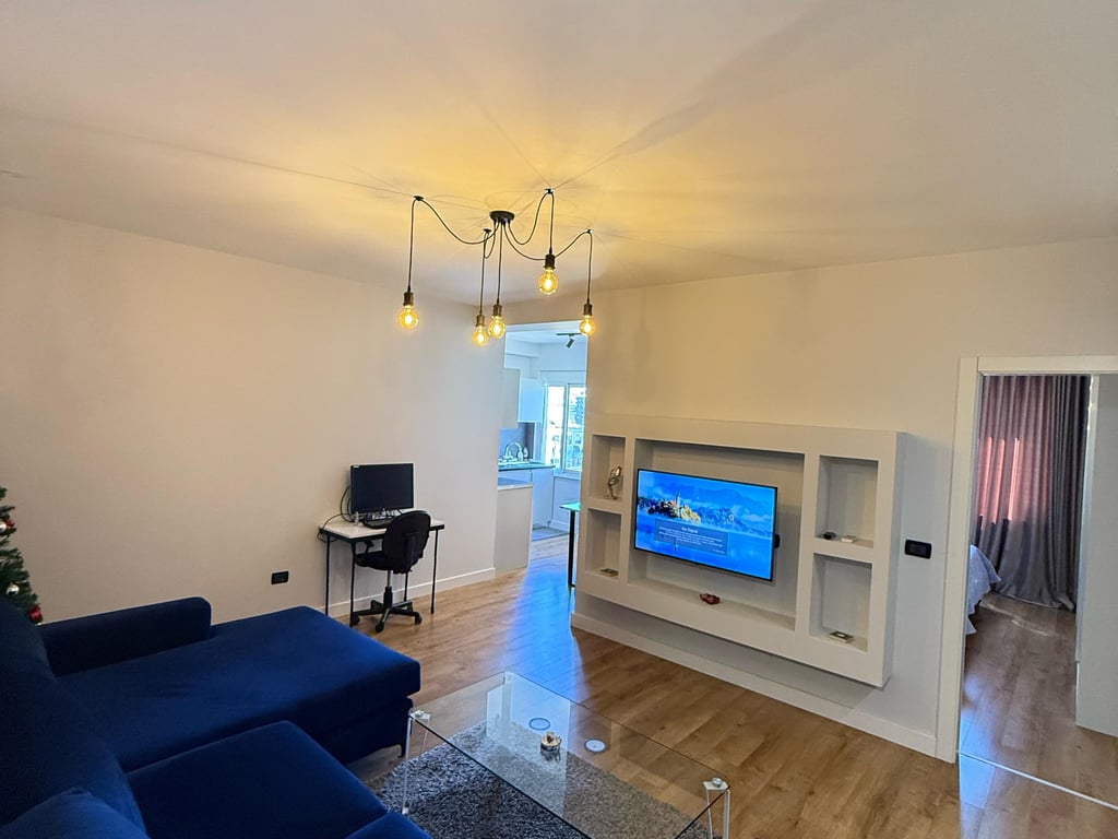 Affittasi appartamento lussuoso 1+1 presso la Comune di Parigi.