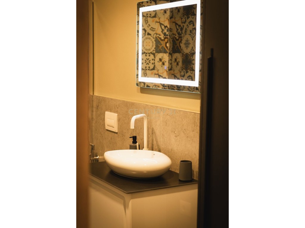 A DUPLEX IS FOR RENT AT PORT VIEW!