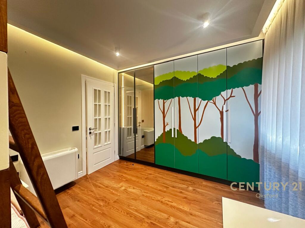 SHITET EKSKLUZIVE PENTHOUSE LUKSOZ 3+1+VERANDE TE KOPSHTI BOTANIK