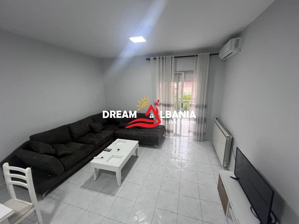  Apartament me qera 2+1 në Komunën e Parisit – Mobilim bashkëkohor dhe vendndodhje ideale!