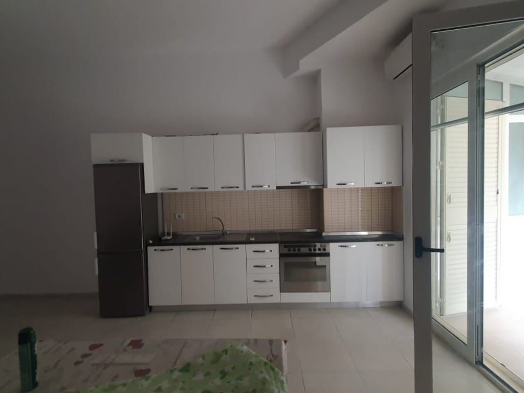 SHITET APARTAMENT 1+1 NE PLAZHIN E QERRETIT