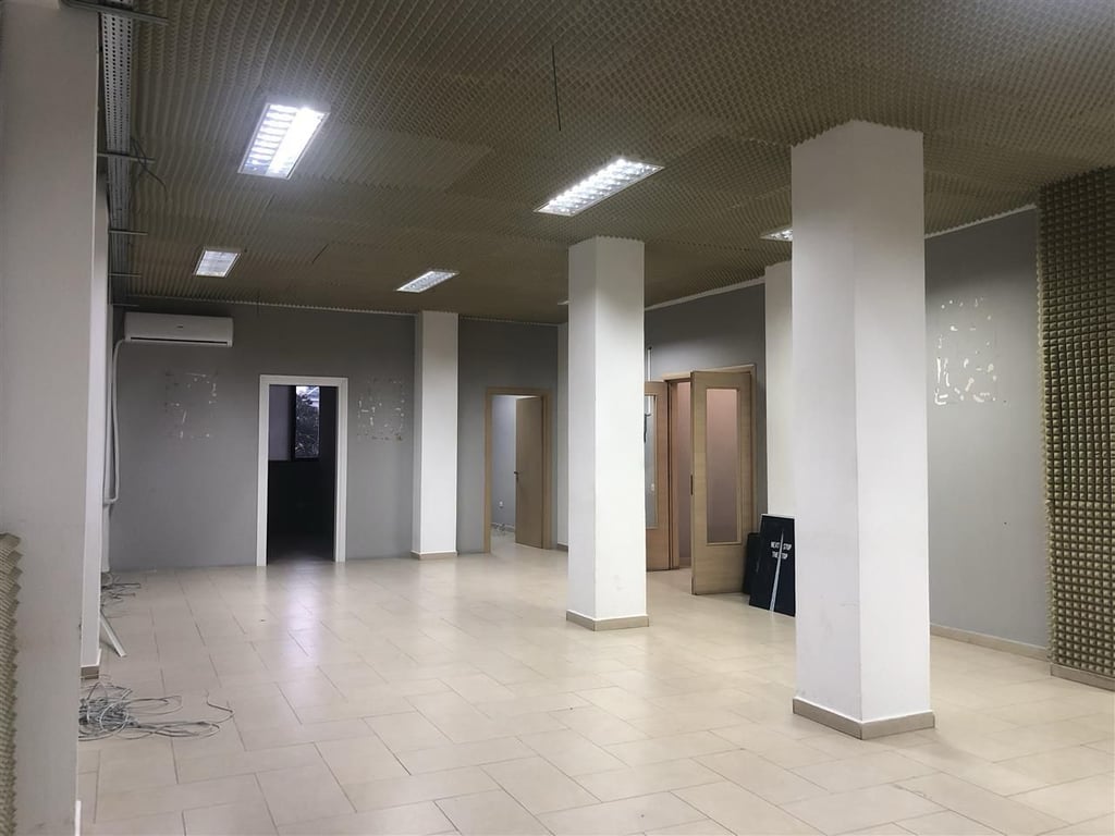 OFFICE OPEN SPACE FOR RENT 350M2 3000 EURO ELBASAN STREET
