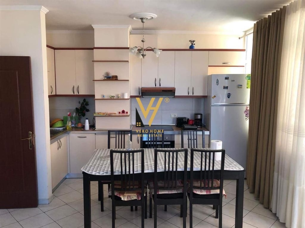 JEPET APARTAMENT 3+1+BLK ME QERA NE LAPRAKE 1.150 EURO