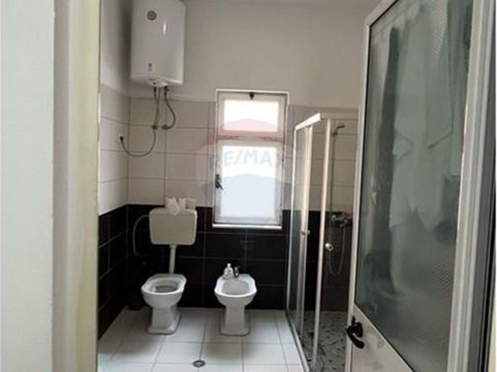 Si affitta il secondo piano di una villa presso il Campo dell'Aviazione.