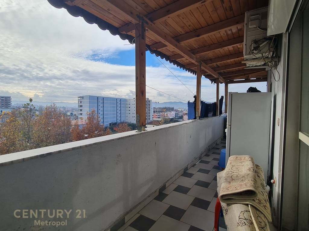 SHES APARTAMENT 2+1+2 NE KAMEZ-PRANE GJIMNAZIT IBRAHIM RUGOVA!