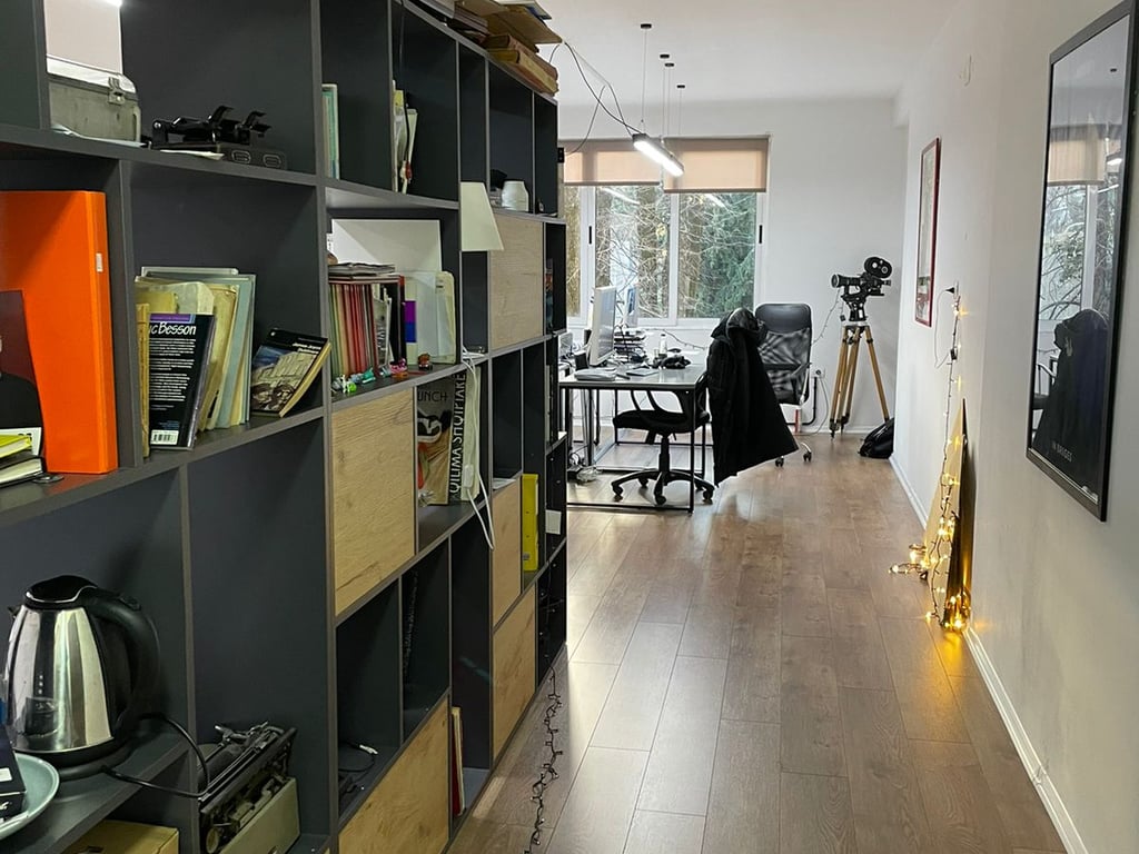 Jepet me qera Apartamenti 2+1 per ambient biznesi Rruga e Elbasanit , prapa ambasades amerikane Cmimi : 750Euro