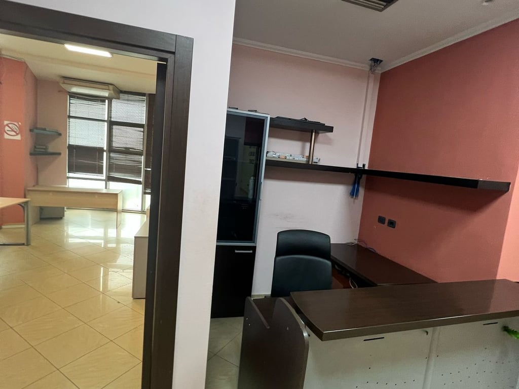 Zyre me qera tek Zogu i Zi (ID BZ2603) Tirane