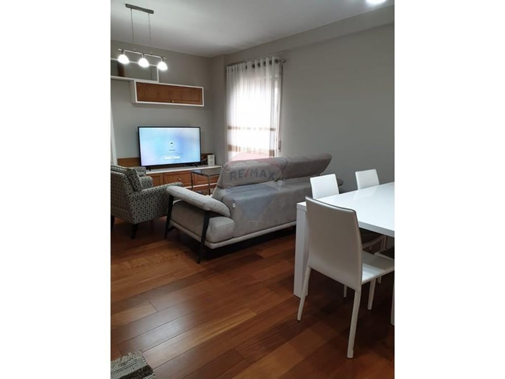 Jepet me qira apartament 3+1+2, te Liqeni I Thate