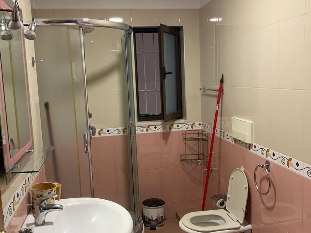 Affittasi appartamento 3+1, Xhamllik presso Piazza Shtraus 500 euro