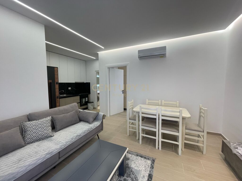 AFFITTASI IL QUARTO PIANO DI UNA VILLA NELLA EX-FOCE, A DURAZZO!