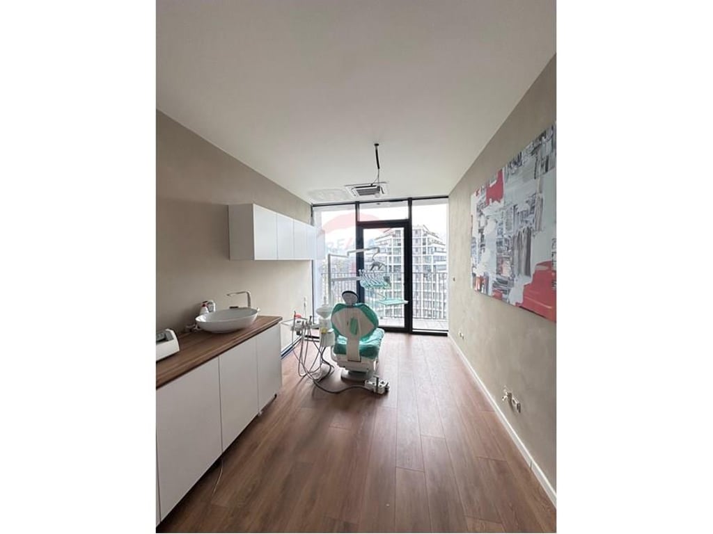 Klinike Dentare ne shitje tek Lake View