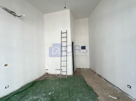 Business space for rent on Bulevardi I Ri 300 euros.