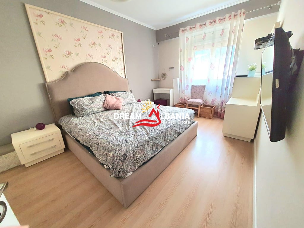 Apartament me qera 3+1 me post parkimi, te Rruga e Barrikadave afer shkolles Lidhja e Prizrenit ne Tirane (ID 4231321)