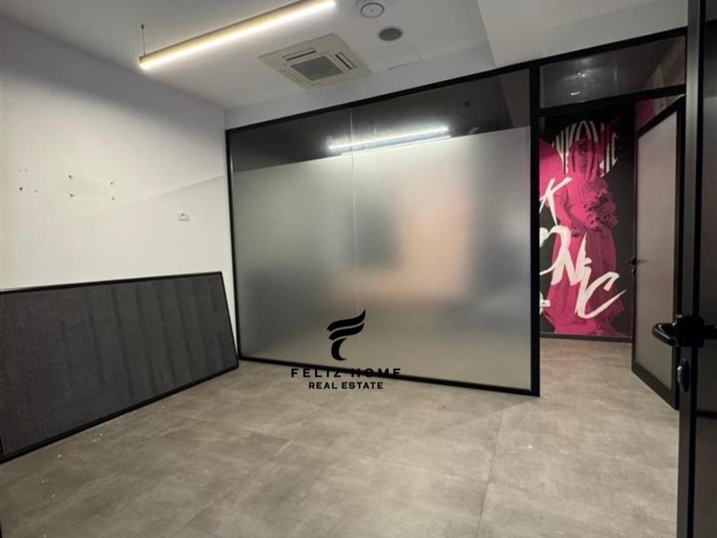 AMBIENTE COMMERCIALE IN AFFITTO 100 M2 BLOCCO 2.200 EURO