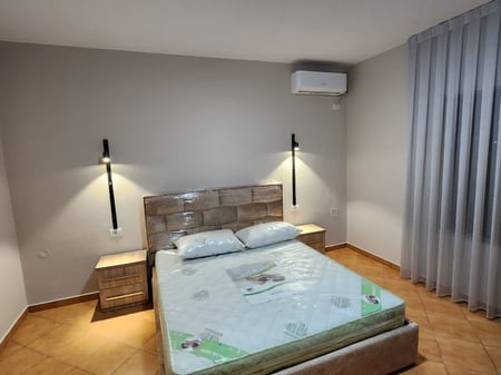 Affittasi appartamento 2+1+1 con balcone.