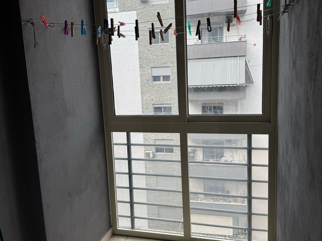 Affittasi appartamento 2+1+2, Astir dietro Eja Studio. Prezzo: 550 euro.