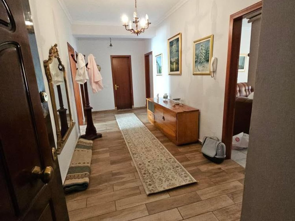 🔑Apartament 3+1 për Qira – Rruga Fortuzi, Qendër! 