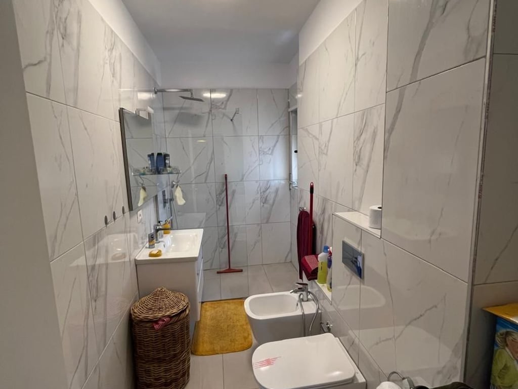 Shitet apartament 3+1+2 tek rr Dibres 