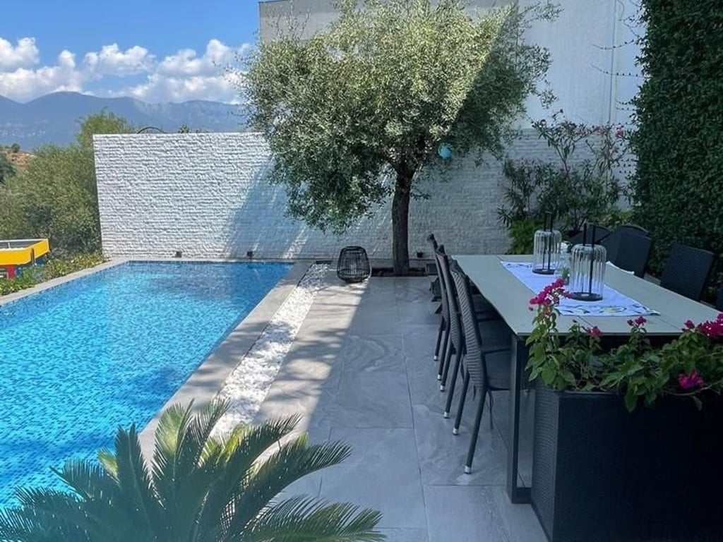 Super Vile Dupleks 3+1+2+pishine me qera tek Residenza Kodra e Diellit (ID 4251303)