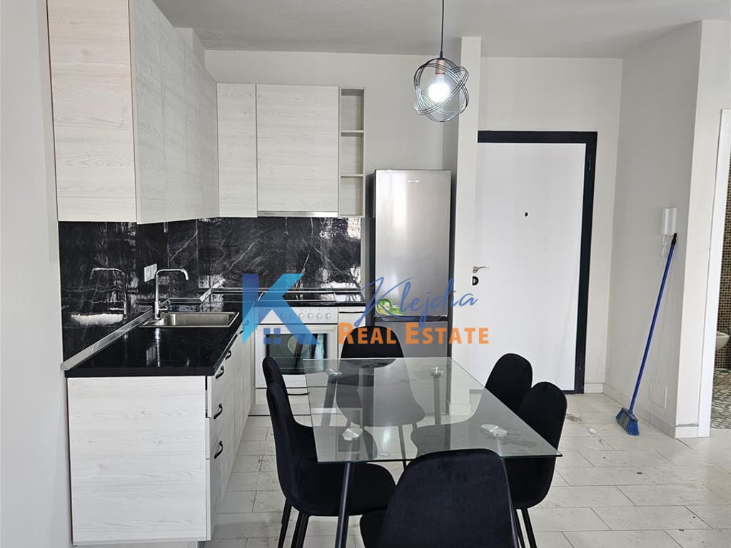 Apartament 1+1 per qira te Kompleksi Golden Park