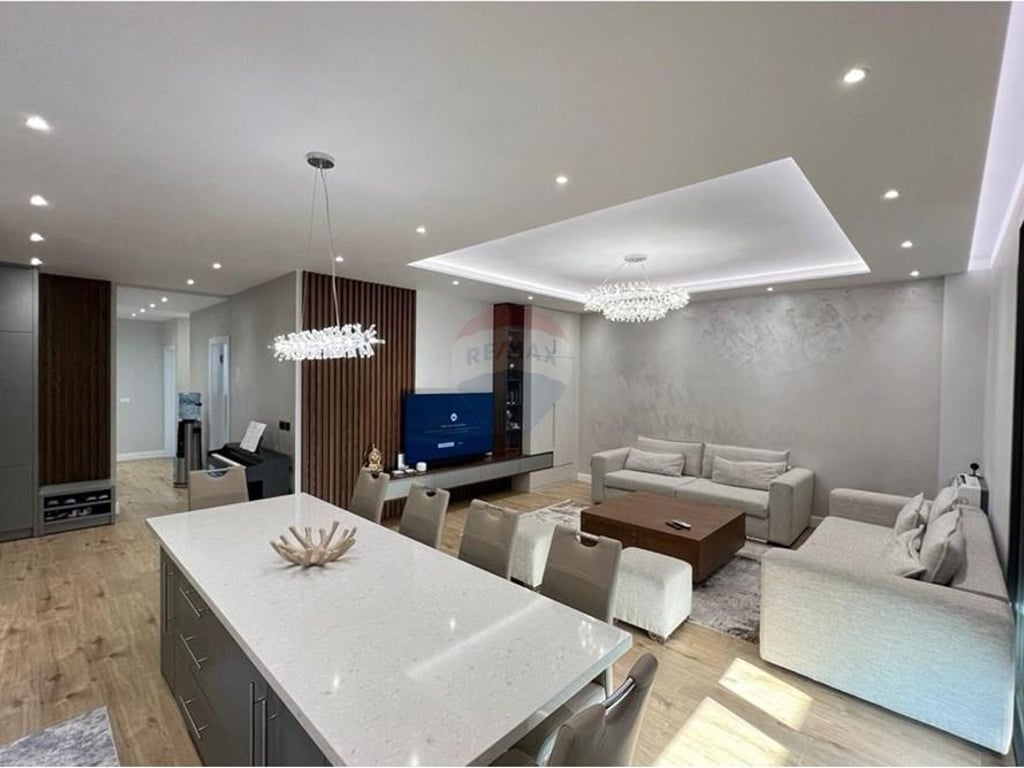 APARTAMENT 3+1+2 &amp; 2 POSTE PARKIMI, PRANE TEG