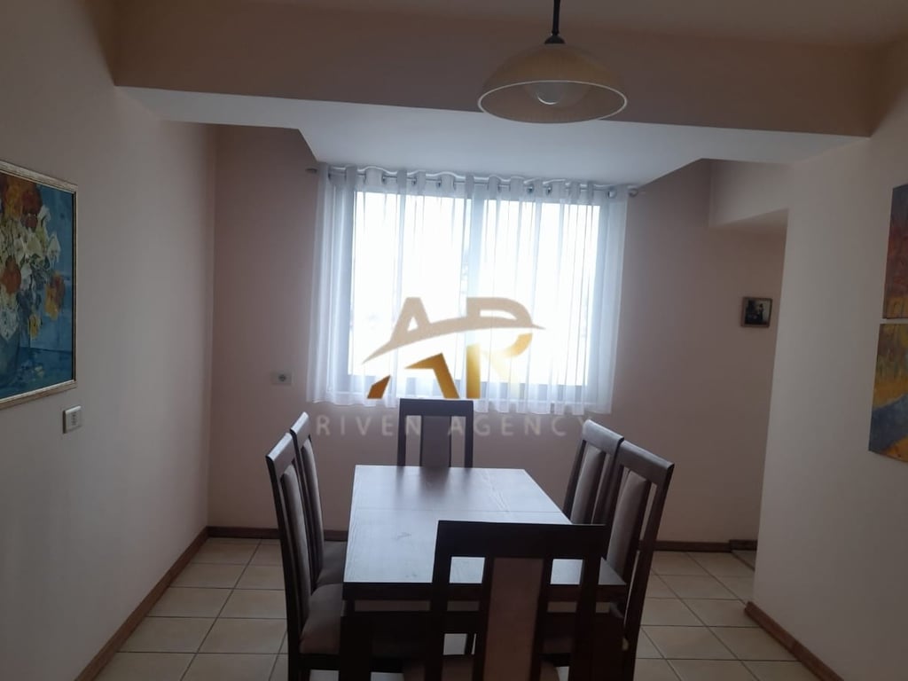 Jepet me qera apartament 3+1+kuzhinë më vete në Vasil Shanto