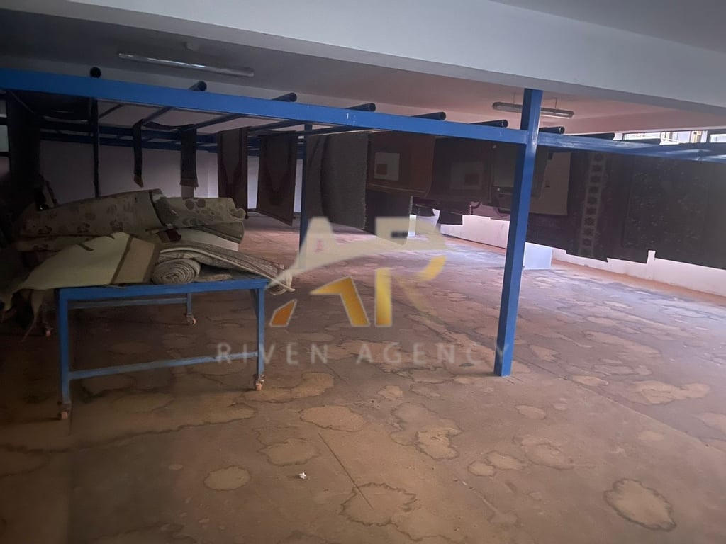 Ambiente commerciale in affitto