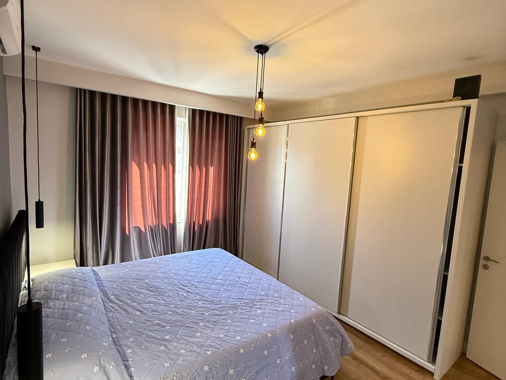 Affittasi appartamento lussuoso 1+1 presso la Comune di Parigi.