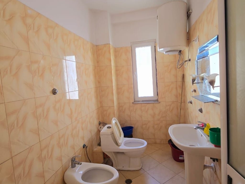 SHITET APARTAMENT 2+1 NE PLAZHIN HEKURUDHA, DURRËS