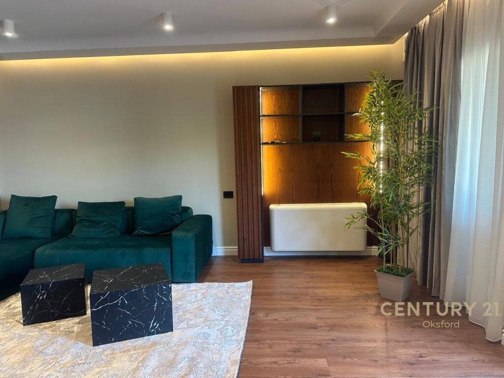 SHITET EKSKLUZIVE PENTHOUSE LUKSOZ 3+1+VERANDE TE KOPSHTI BOTANIK