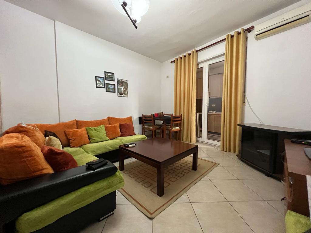 Affittasi appartamento 1+1, Selvia vicino a Spar, 450 mila lekë.