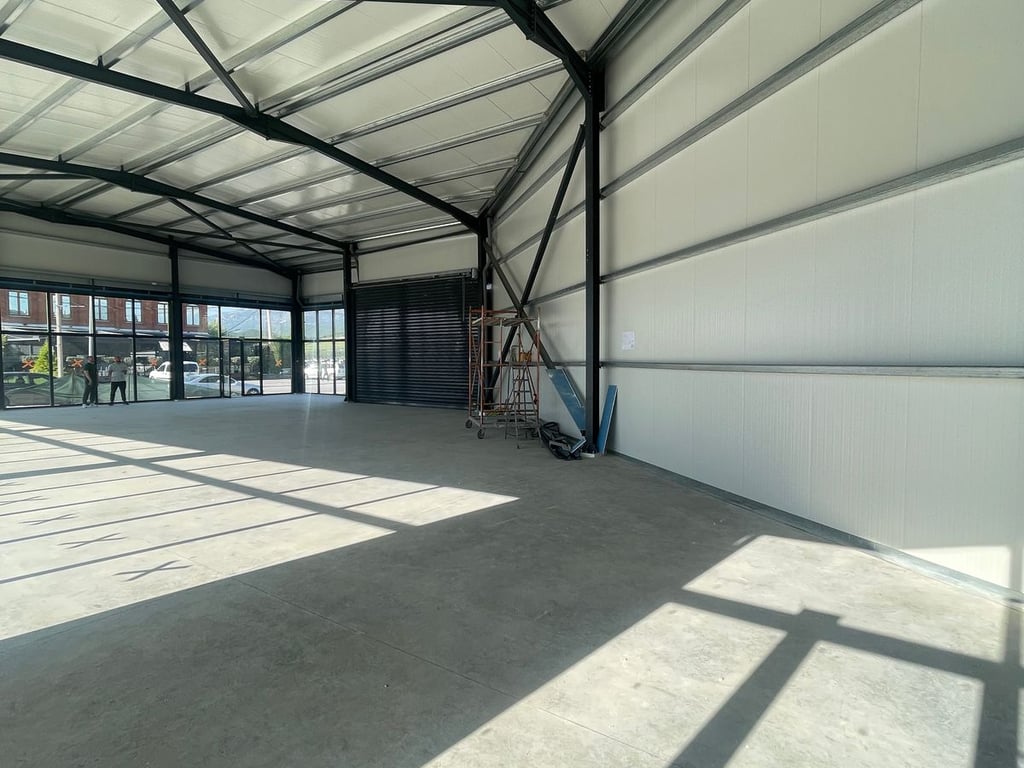 📍 Affittasi Capannone – Kamëz (400 m²)