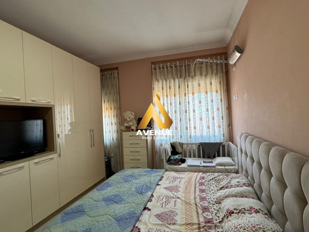 SHITET APARTAMENT 3+1+2, I MOBILUAR, LIQENI I THATE, PRANE HOTEL RADISONIT, TIRANE
