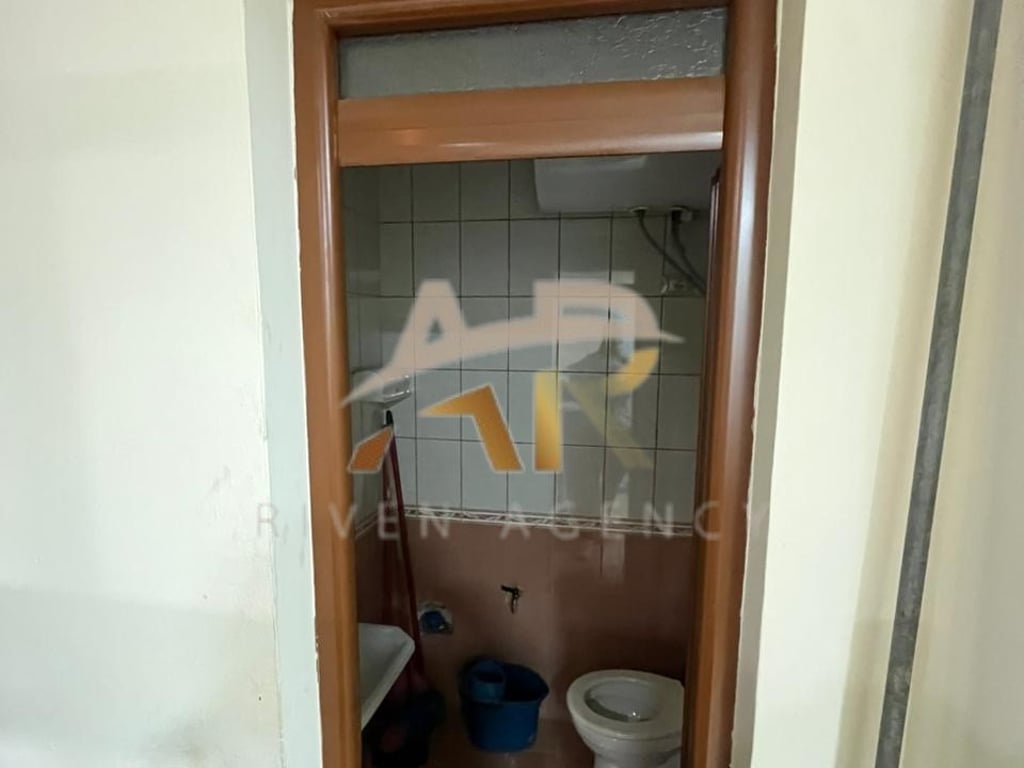 Jepet me qera Ambjent biznesi në 5 Maj