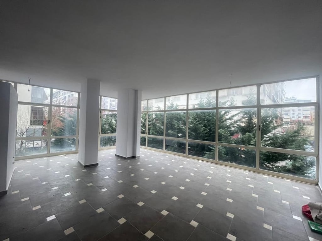 BUSINESS SPACE FOR SALE IN ASTIR