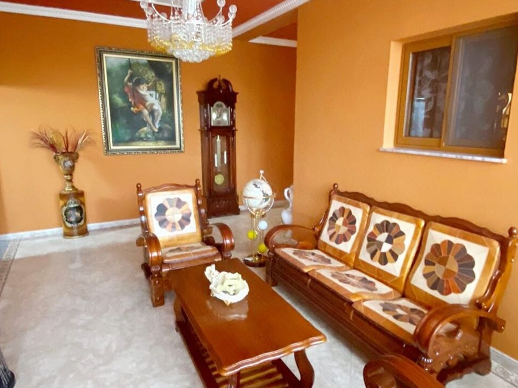 ‼️Opportunity for only 343 €/m²‼️ 🏢Building for sale, 3 floors (2 floors of warehouses + house), near the former Pioneer House, Kavajë.